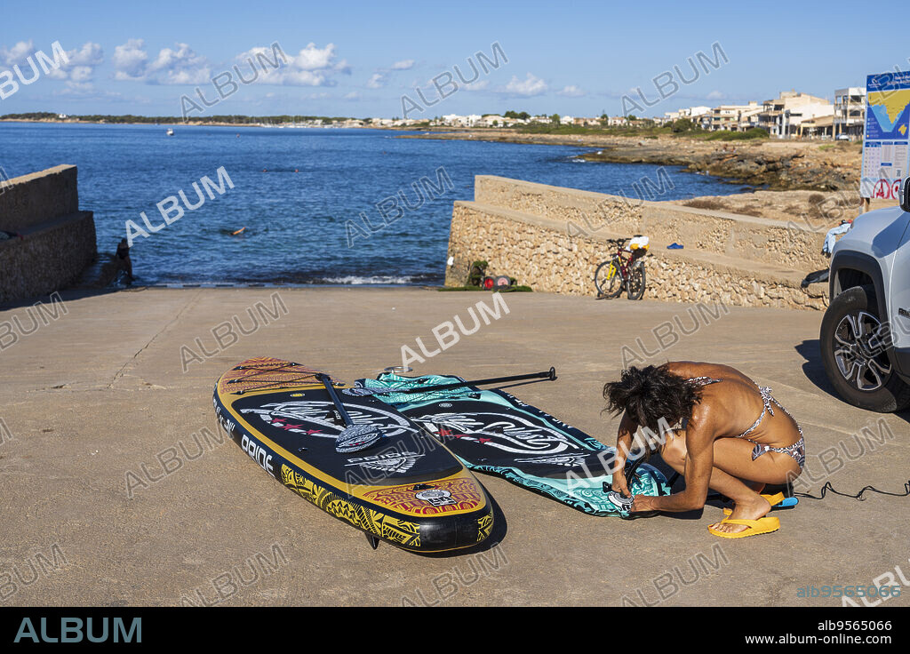 middle-aged woman pumping some paddle surf, Es Mollet, Sa Rapita, Campos, Mallorca, Spain.