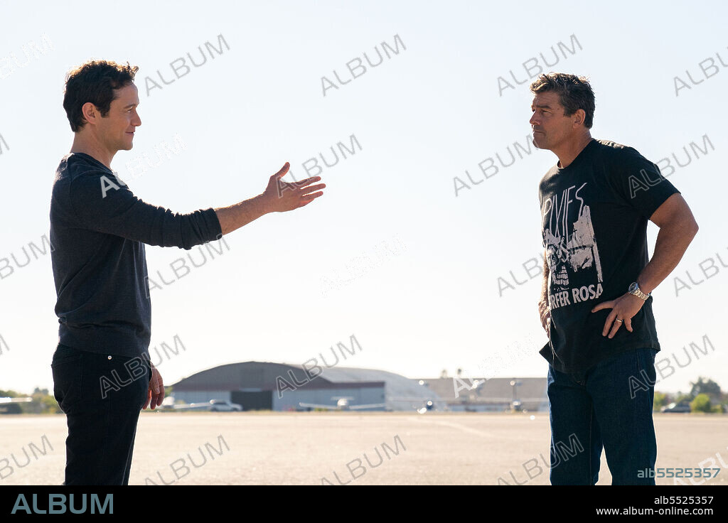 JOSEPH GORDON-LEVITT y KYLE CHANDLER en SUPER PUMPED: LA BATALLA POR UBER, 2022 (SUPER PUMPED: THE BATTLE FOR UBER), dirigida por ALLEN COULTER y DANIEL GRAY LONGINO. Copyright SHOWTIME.
