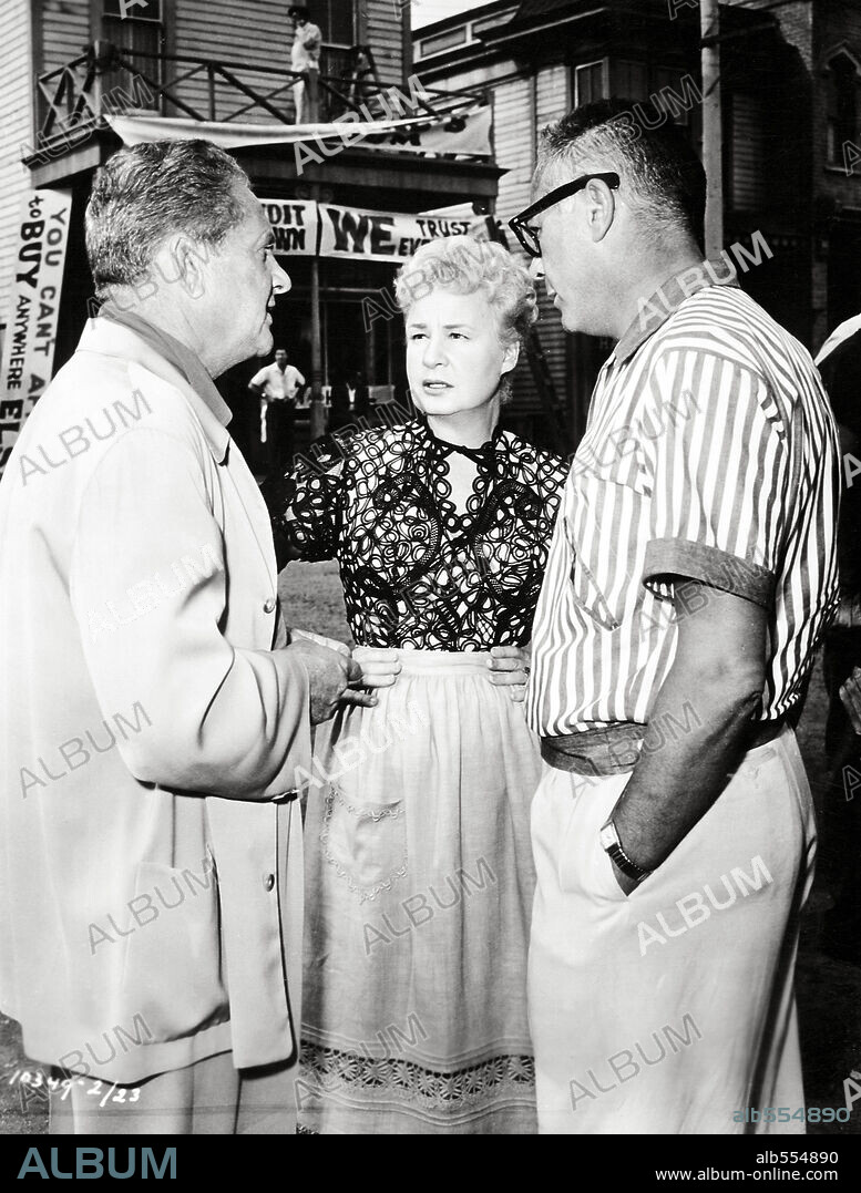 DON HARTMAN, JOSEPH ANTHONY and SHIRLEY BOOTH in THE MATCHMAKER, 1958, directed by JOSEPH ANTHONY. Copyright PARAMOUNT PICTURES.