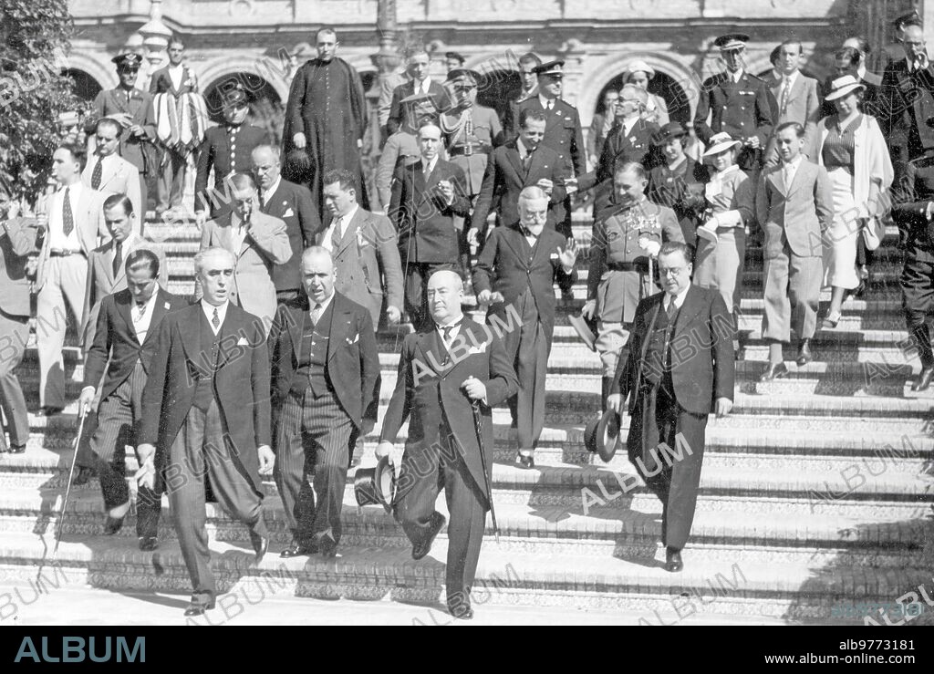 October 1935. Minister Mr. Rocha (Juan José Rocha y García Mº of Public Instruction), the Governor, Mayor, ambassador of Argentina and Other Authorities and Personalities leaving the inauguration of the Americanist congress.
