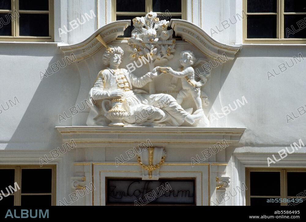 Leipzig (Sachsen), "Kaffeebaum". (erbaut um 1500; Umbauten 17./18. Jh.; seit 1694 Kaffeeausschank). Teilansicht: Portal (1725; mit Relief "Kaffeetrinkender Türke"; gestiftet von August dem Starken). Foto (Barbara Opitz).