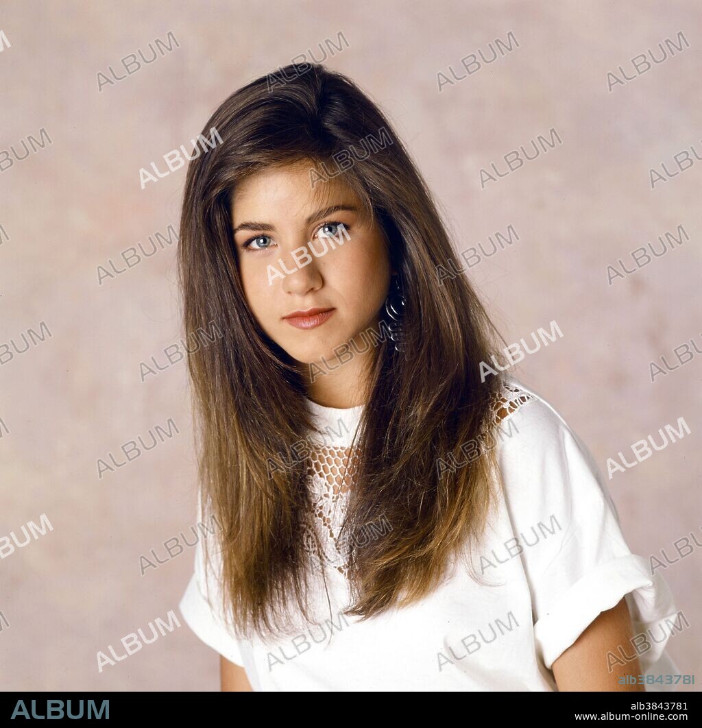 JENNIFER ANISTON in FERRIS BUELLER, 1990. Copyright PARAMOUNT TELEVISION.