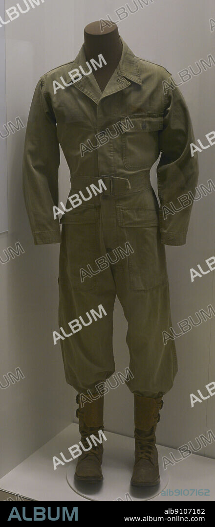 World War II (1939-1945). Uniform worn by Spanish combatants. 2nd Free French Armoured Division (Leclerc Division). World War II with Bonnet de Police from the IIIRMT, 1943. Cotton and leather. Army Museum. Toledo, Spain.