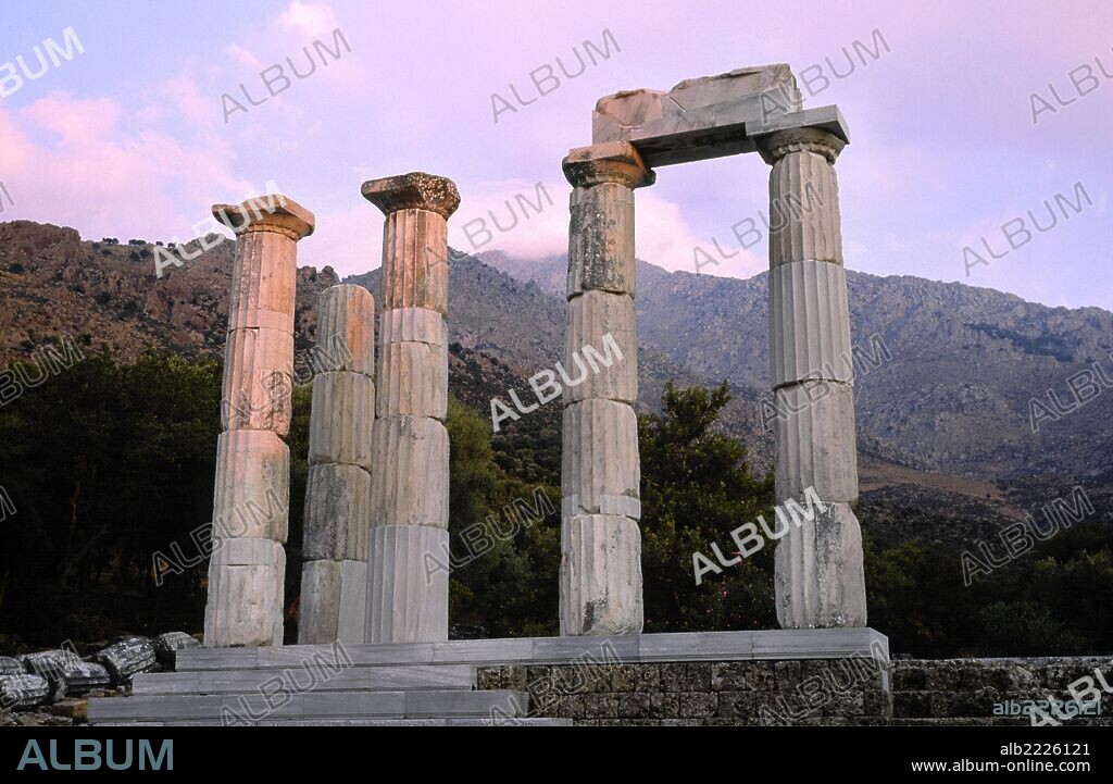 Hieron dórico.Santuario de los Grandes Dioses. Laderas del monte Fengari. Paleópolis.Isla de Samotracia. Egeo Noreste .Grecia.
