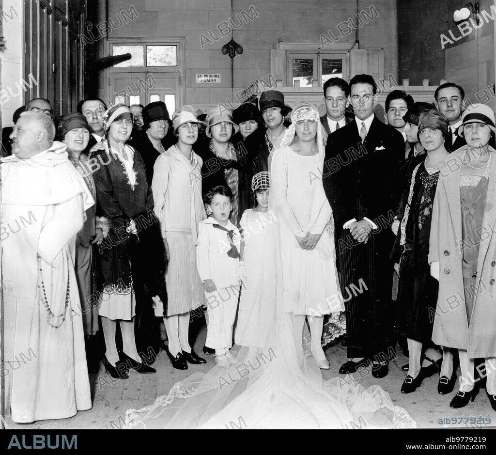 Octubre 1926. Madrid. En la iglesia de la Concepcion.
Boda de la Bella Señorita Ramona Menendez Pidal con D. Ramon Masaveu y Masaveu.