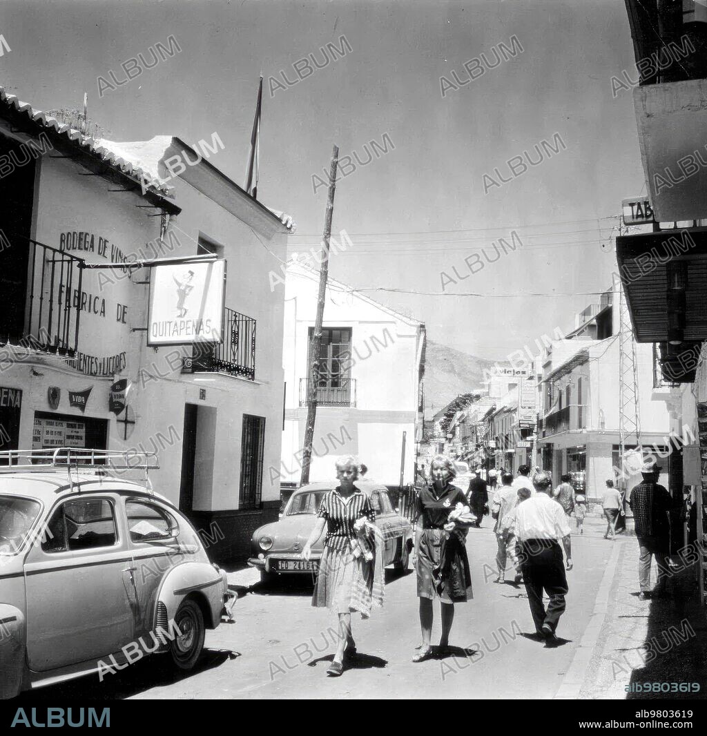 1960. Calle san Miguel en Torremolinos (Málaga).