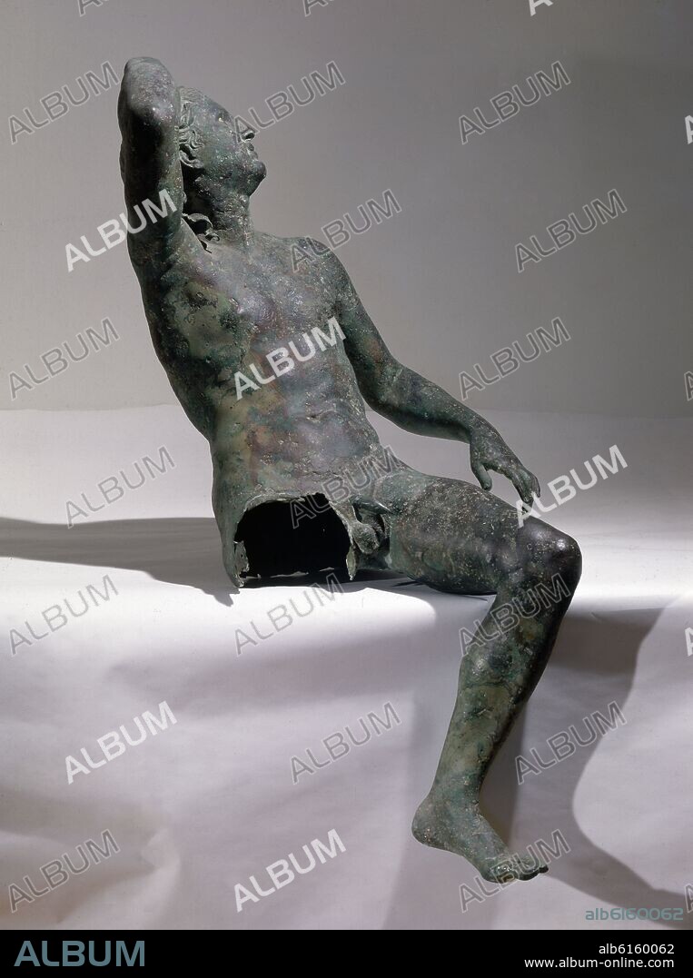 APOLO O BACO HELENISTICO EN BRONCE PROCEDENTE DE PINEDO.