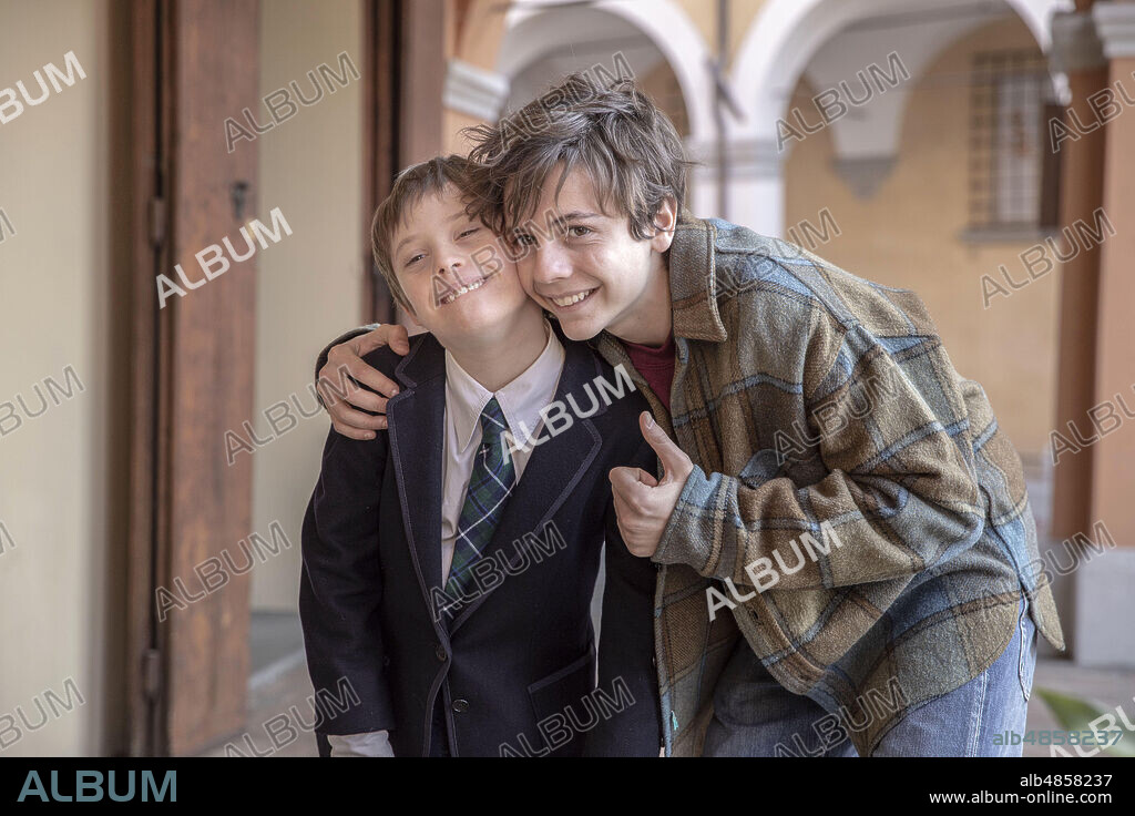 FRANCESCO GHEGHI and LORENZO SISTO in MIO FRATELLO RINCORRE I DINOSAURI, 2019, directed by STEFANO CIPANI. Copyright PACO CINEMATOGRAFICA/NEO ART/RAI CINEMA / BORDONE, LIVIO.