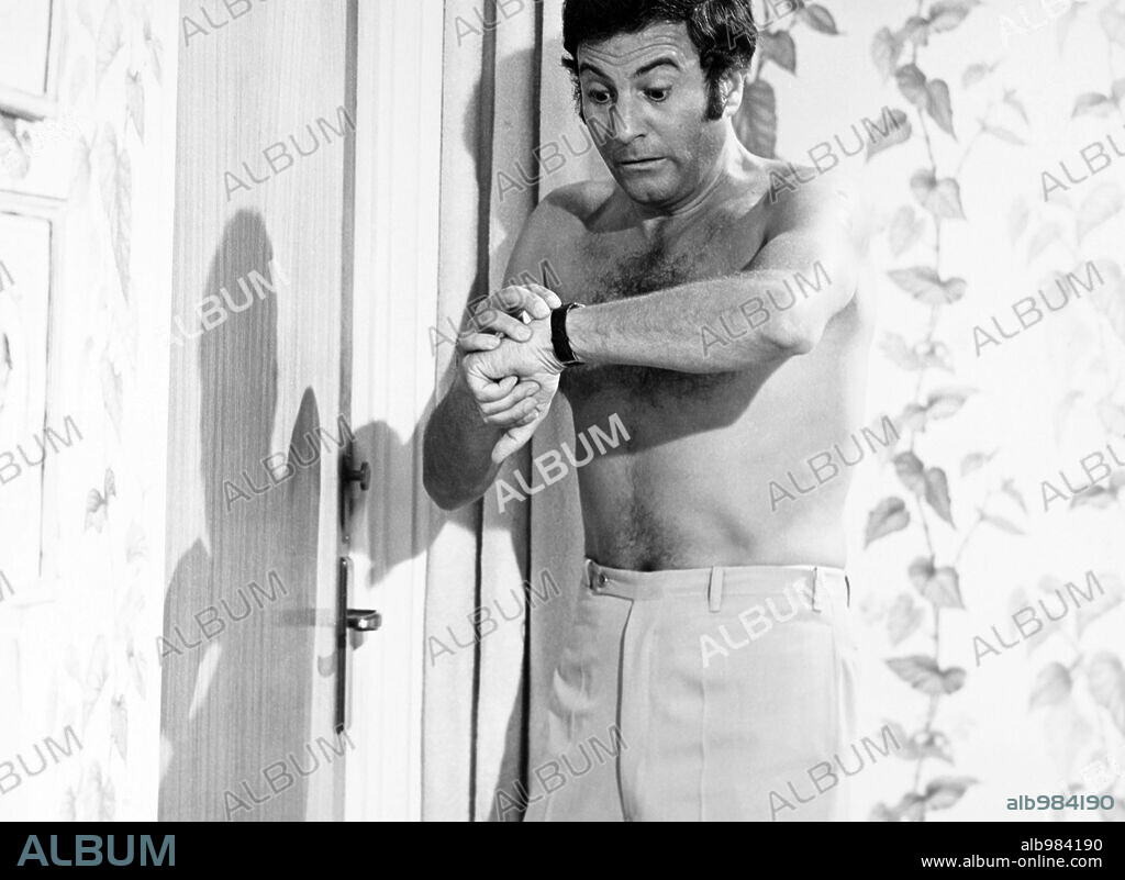 ARTURO FERNANDEZ en EL SEÑORITO Y LAS SEDUCTORAS, 1969, dirigida por RAMON FERNANDEZ. Copyright BALCAZAR P.C.