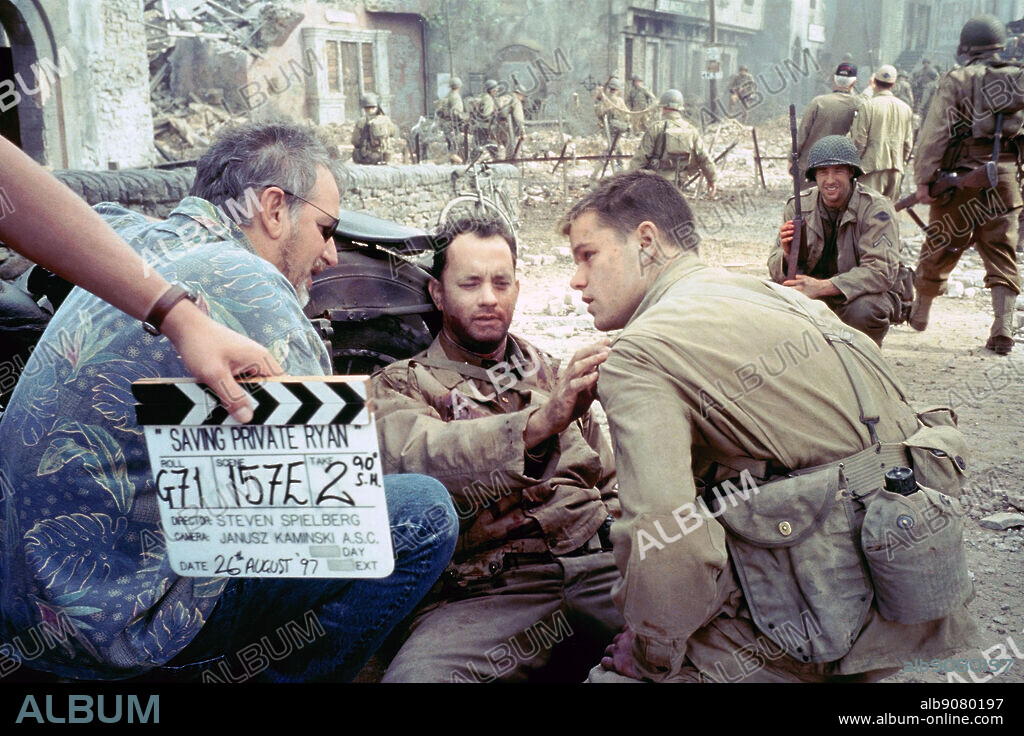 EDWARD BURNS, MATT DAMON, STEVEN SPIELBERG y TOM HANKS en SALVAR AL SOLDADO RYAN, 1998 (SAVING PRIVATE RYAN), dirigida por STEVEN SPIELBERG. Copyright DREAMWORKS.