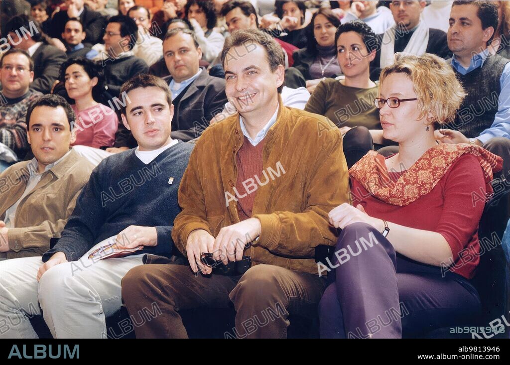 20 enero 2001. Rodríguez zapatero y Leire Pajín en el en encuentro de Cuadros Jóvenes del Psoe, celebrado en Fuenlabrada.