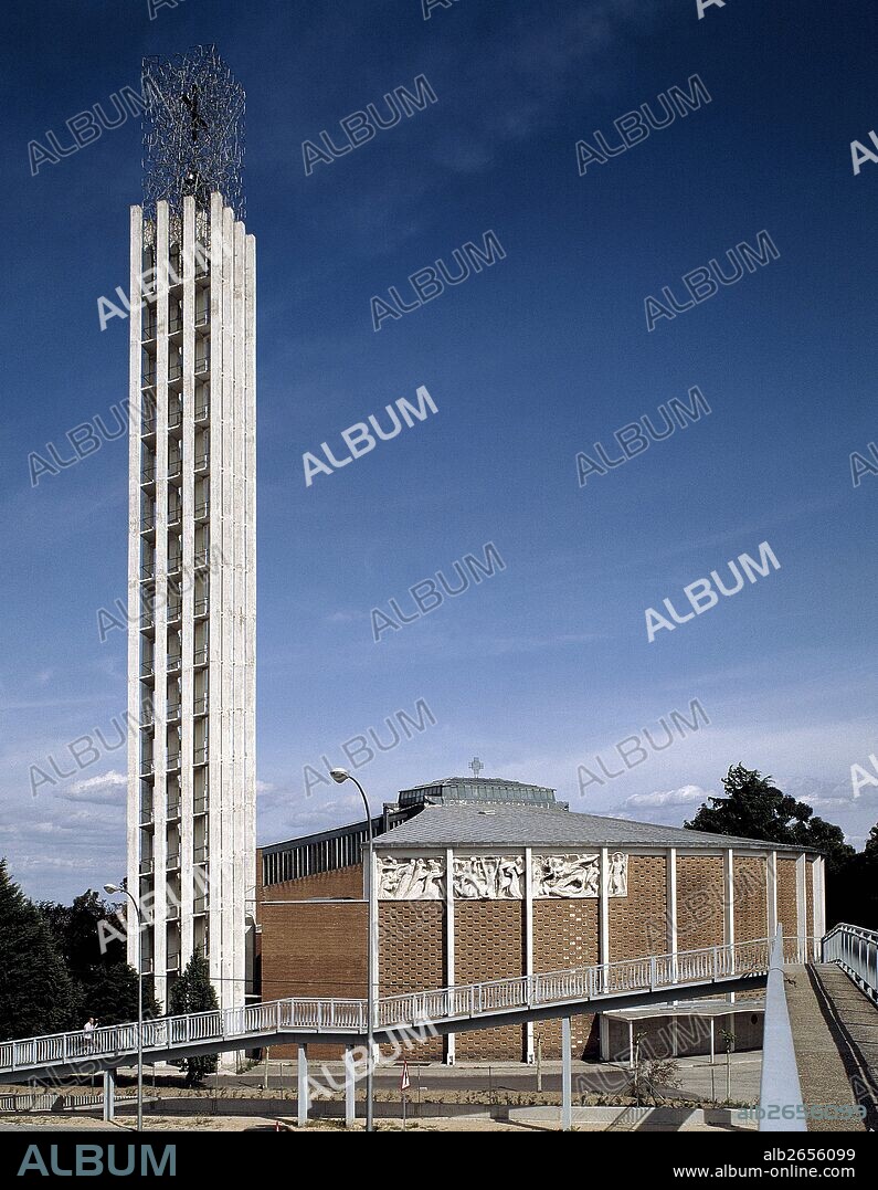 FISAC , MIGUEL  ARQUITECTO ESPA—OL. DAIMIEL 1913-  TEMPLO DE SAN PEDRO MARTIR  PADRES DOMINICOS  ALCOBENDAS . MADRID;.