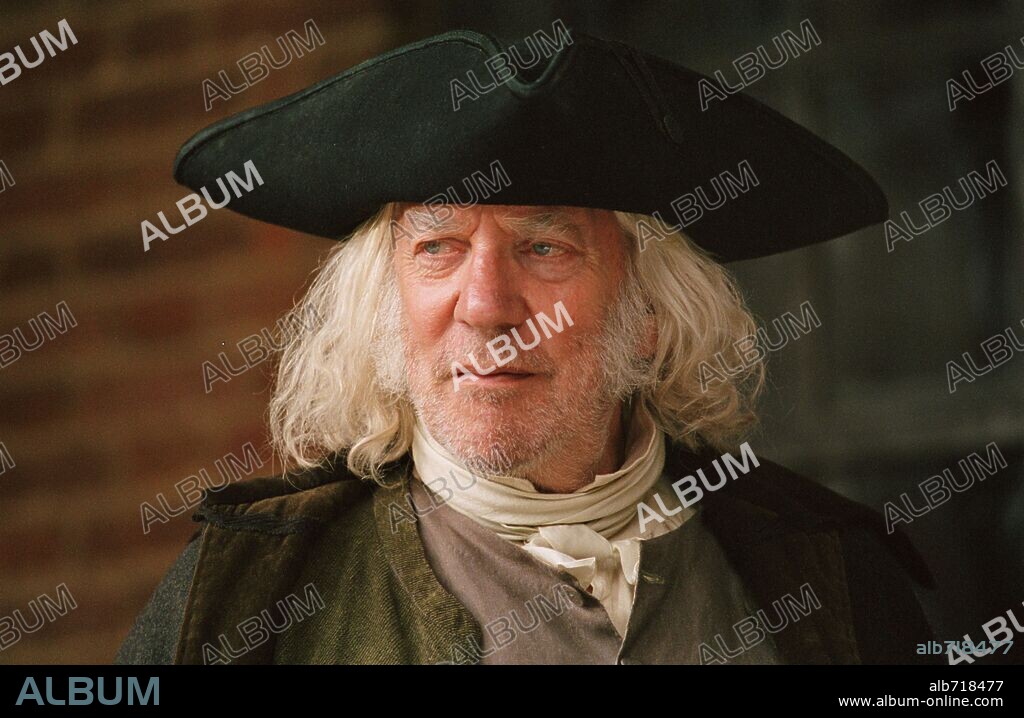 DONALD SUTHERLAND in PRIDE & PREJUDICE, 2005, directed by JOE WRIGHT. Copyright UNIVERSAL PICTURES / BAILEY, ALEX.