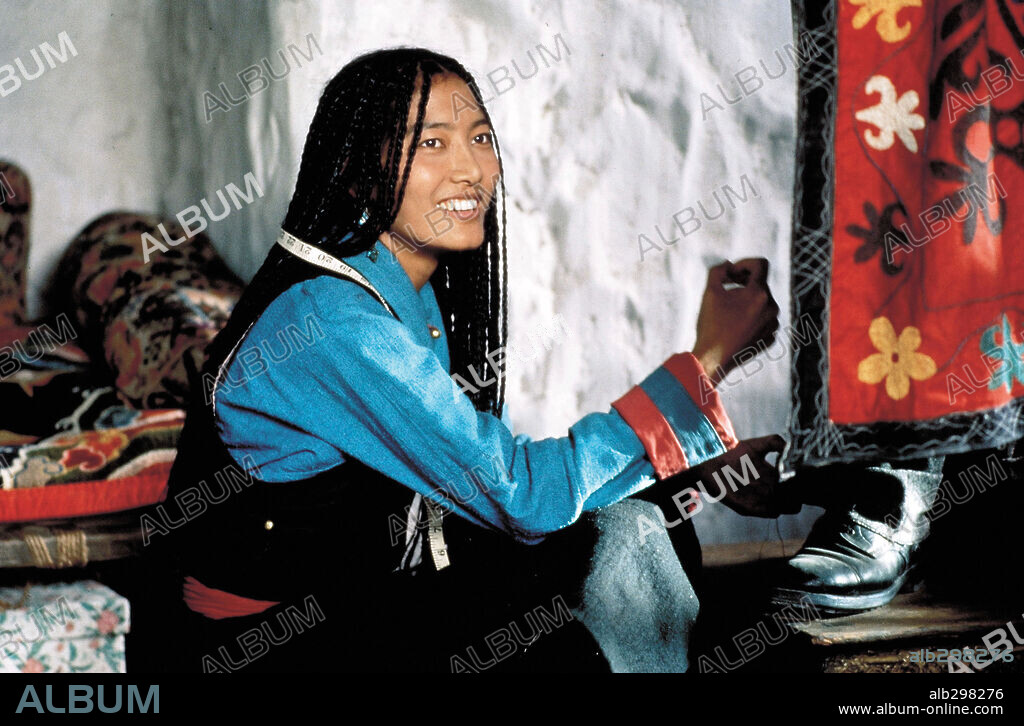 LHAKPA TSAMCHOE in SEVEN YEARS IN TIBET, 1997, directed by JEAN-JACQUES ANNAUD. Copyright MANDALAY ENTERTAIMENT.