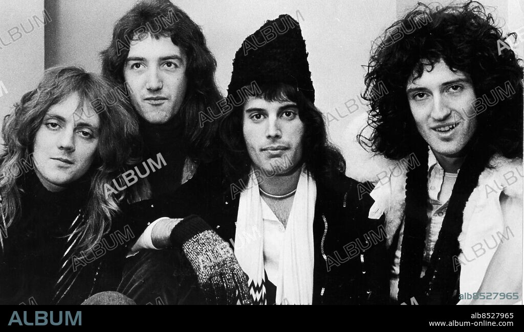 Göteborg 1974-11-23. Den brittiska rockgruppen Queen på sitt första besök i Göteborg - fr. v. ses Roger Meddows Taylor, John Deacon, Freddie Mercury och Brian May *** Local Caption *** GP Foto: Leif Åkerström. KAMERAREPORTAGE.