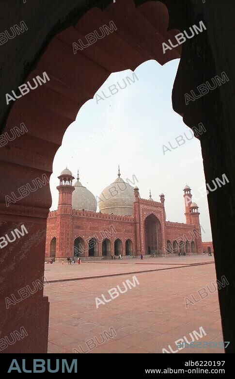 Lahore, Pakistan. Badshahi Mosque, completed in 1673. View of Badshahi Mosque through an arch. Photo, 2010.