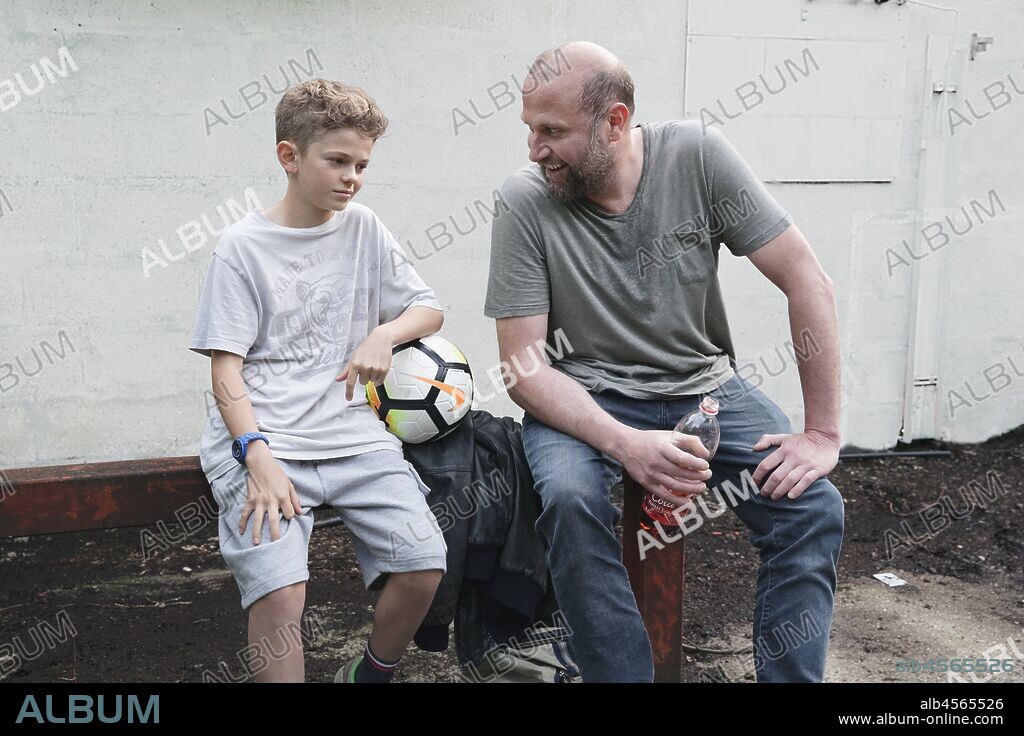 FRANÇOIS DAMIENS et MALEAUME PAQUIN dans FOURMI, 2019, réalisé par JULIEN RAPPENEAU. Copyright THE FILM.