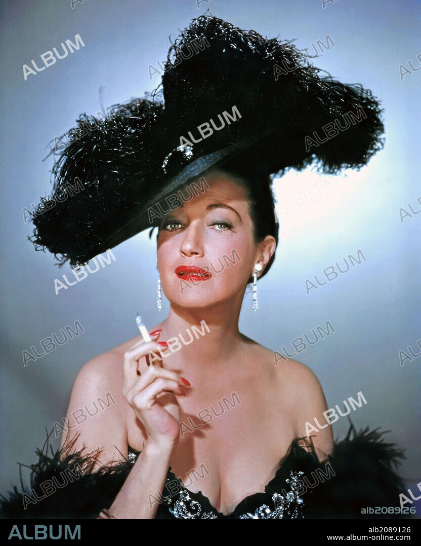 DOROTHY LAMOUR en LA TABERNA DEL IRLANDÉS, 1963 (DONOVAN'S REEF), dirigida por JOHN FORD. Copyright PARAMOUNT PICTURES.