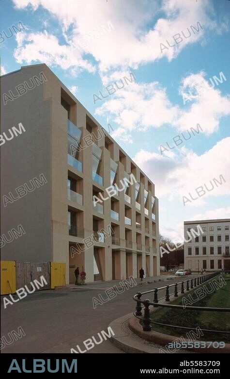 Berlin-Mitte, DZ-Bank, Pariser Platz 3. (Hauptverwaltung der Deutschen Genossenschaftsbank; erb. 1997-99; Arch.: Frank O. Gehry). Außenansicht: Fassade zum Pariser Platz. Foto, Januar 2000.