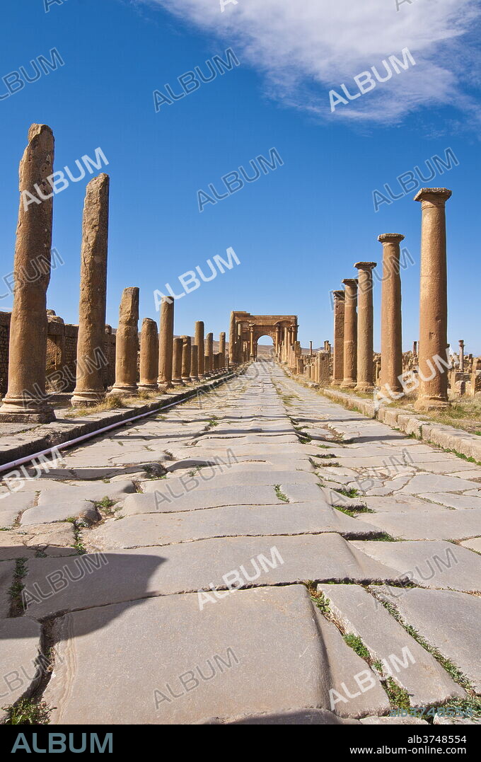 The Roman ruins, Timgad, UNESCO World Heritage Site, Algeria, North Africa, Africa.