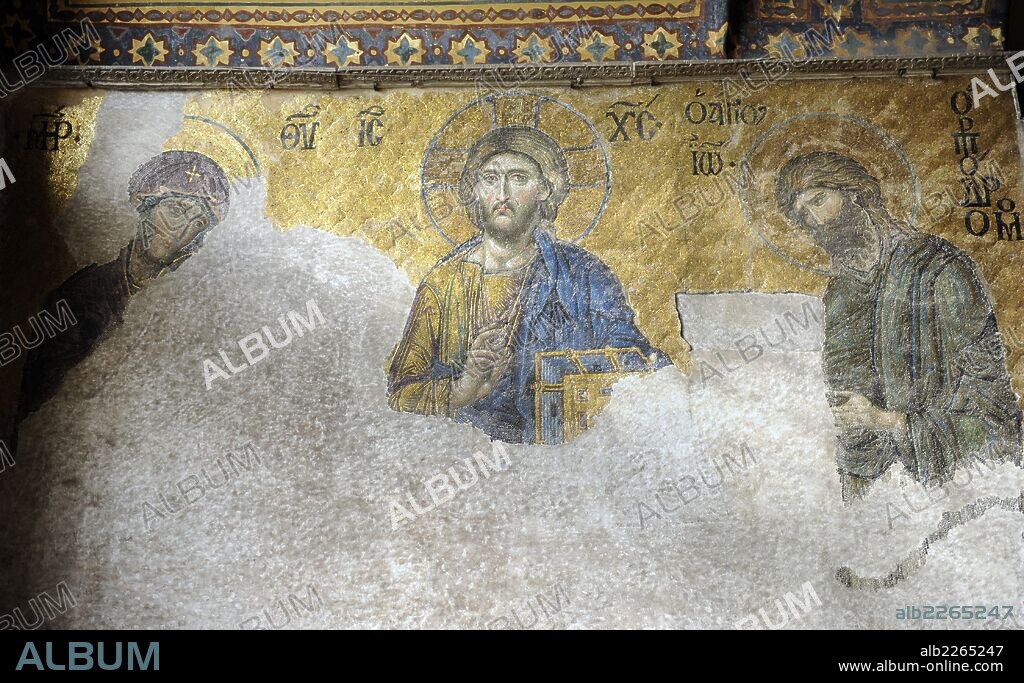 ARTE BIZANTINO. TURQUIA. BASILICA DE SANTA SOFIA. S. VI-VII (S. VI-S. VII). Representación de "La Deesis", Cristo en Majestad en actitud de bendecir, acompañado de la Virgen y San Juan Bautista. Mosaico del S. XIII localizado en el nicho central de la galería meridional. Estambul.