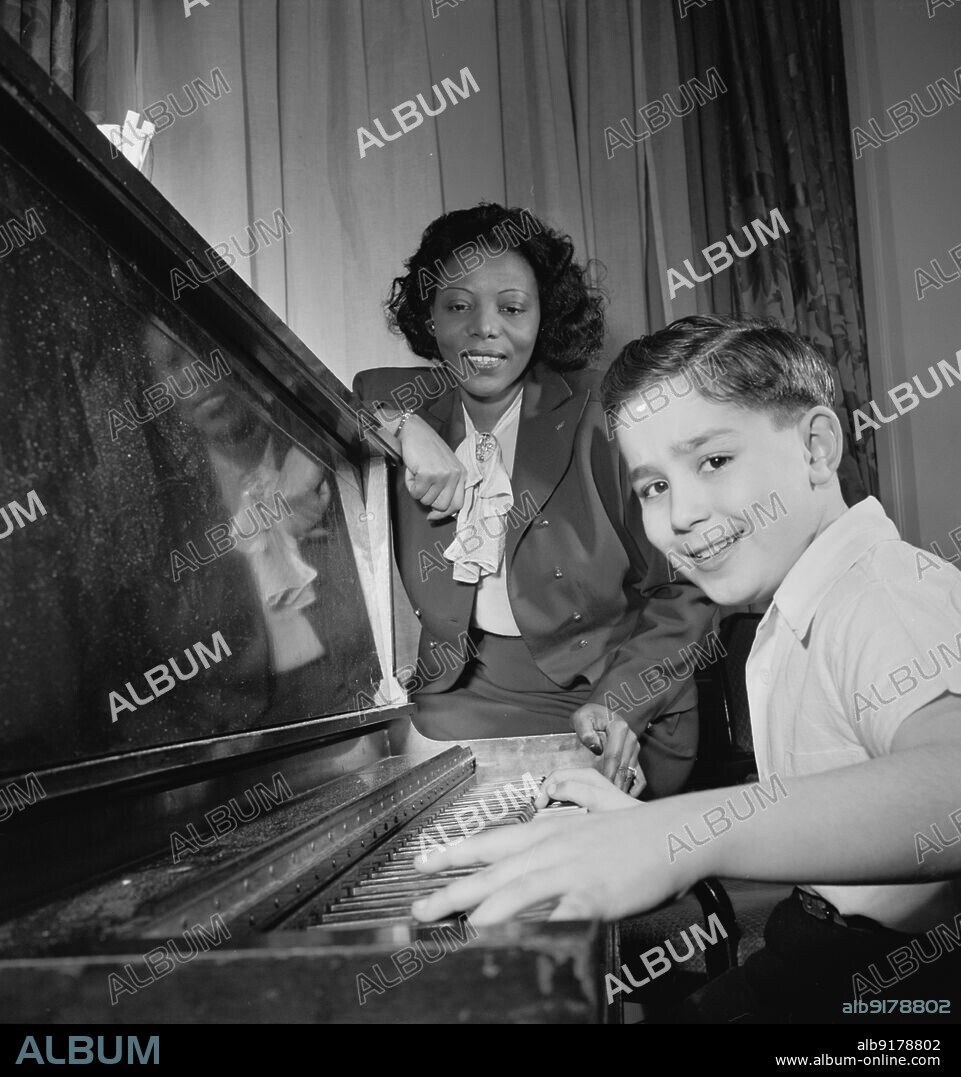 WILLIAM PAUL GOTTLIEB. Portrait of Mary Lou Williams and Roger Barnet, Waldorf-Astoria, Suite 4-B, New York, N.Y., ca. Mar. 1947.