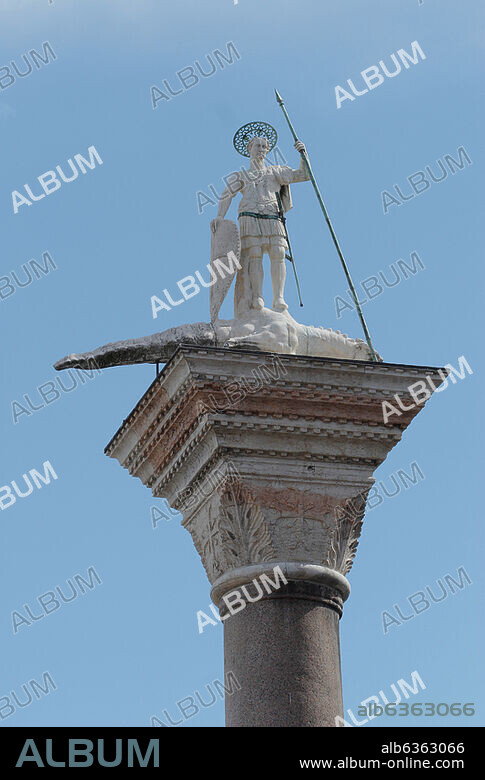 Venedig / Venezia (Veneto, Italien), Piazzetta di San Marco, Säulen auf der Piazzetta (errichtet im 12.Jh.).-Teilansicht: Kapitell der westlichen Säule mit Statue des des Heiligen Theodor.-Foto, undatiert.