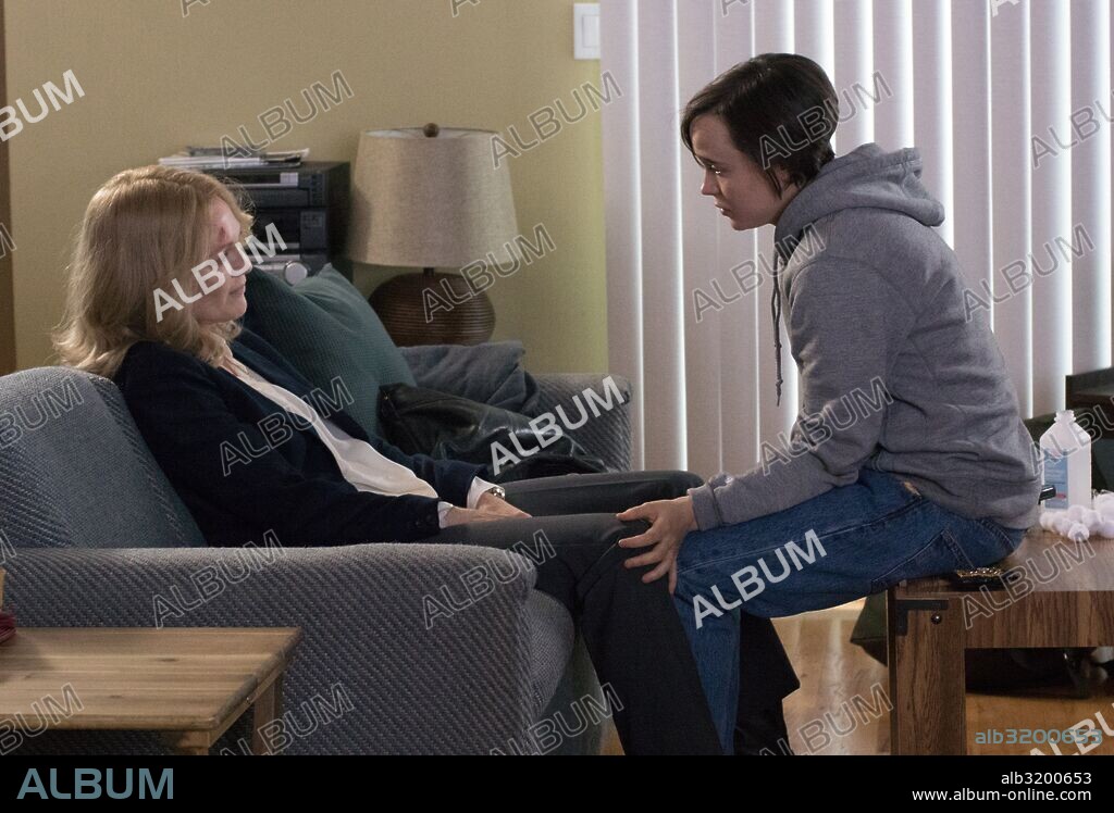 ELLIOT PAGE y JULIANNE MOORE en FREEHELD, UN AMOR INCONDICIONAL, 2015 (FREEHELD), dirigida por PETER SOLLETT. Copyright DOUBLE FEATURE FILMS.