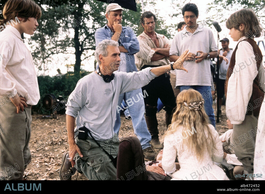 MEL GIBSON y ROLAND EMMERICH en EL PATRIOTA, 2000 (THE PATRIOT), dirigida por ROLAND EMMERICH. Copyright MUTUAL FILM COMPANY.