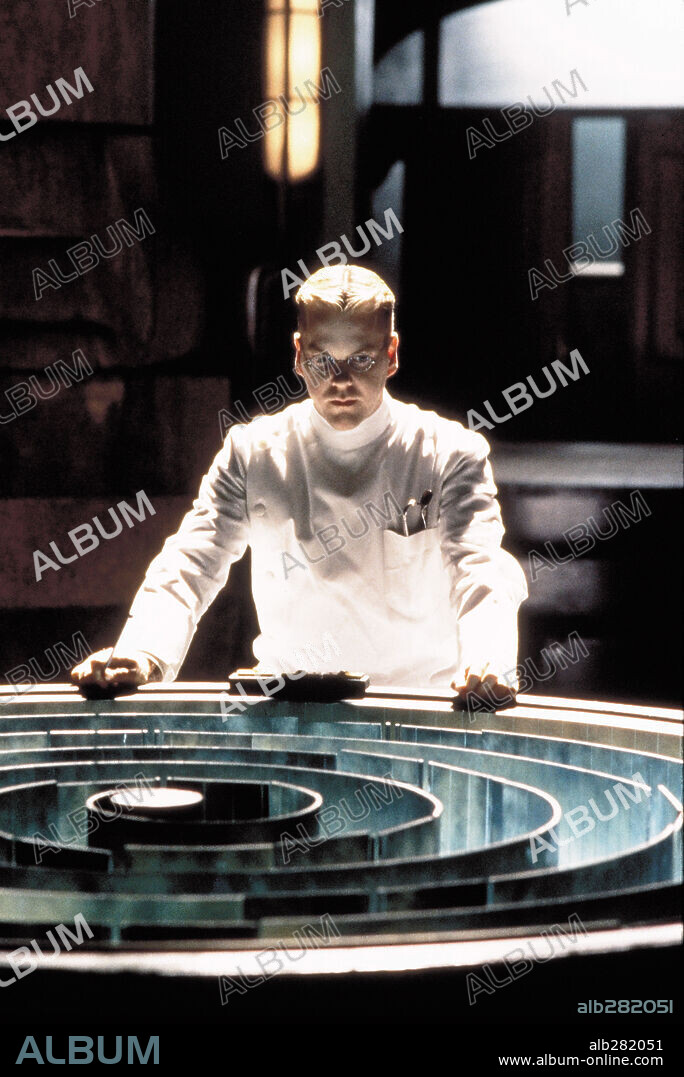 KIEFER SUTHERLAND in DARK CITY, 1998, directed by ALEX PROYAS. Copyright MISTERY CLOCK / BOLAND, JASIN.