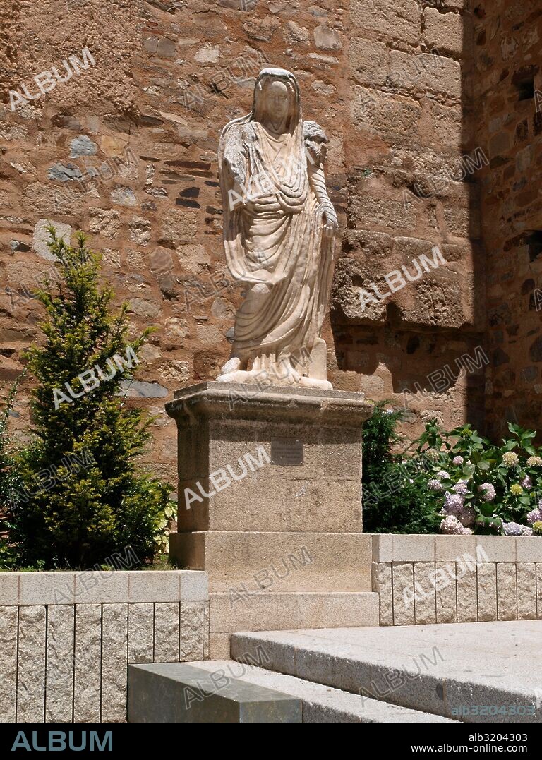 PLAZA MAYOR: FORO DE LOS BALBOS, ESCULTURA DE LA DIOSA CERES.