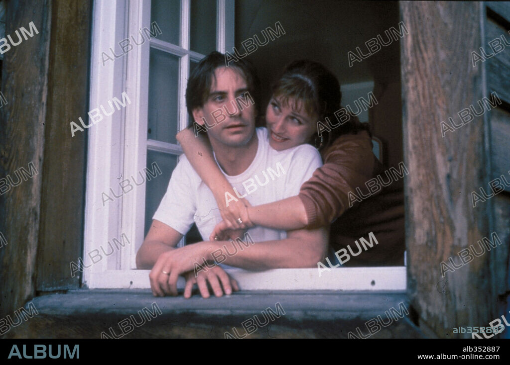 JUANJO PUIGCORBE y VERONICA FORQUE en SALSA ROSA, 1992, dirigida por MANUEL GOMEZ PEREIRA.