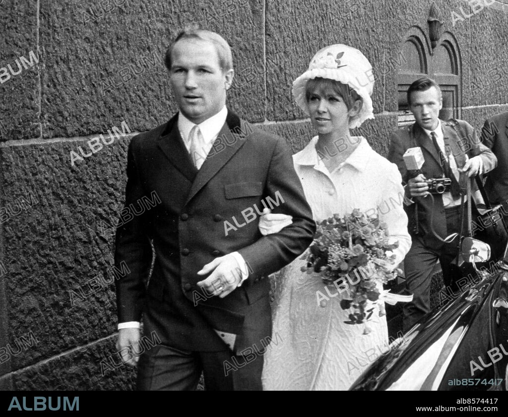 Bo Bosse Högberg efter vigseln med Anita Lindblom. född 19381218. Högberg Bo Bosse boxning Göteborg Situation 1966. Lindblom Anita sång Situation 1966. (c) Rolf Zieger / Sydsvenskan / IBL.