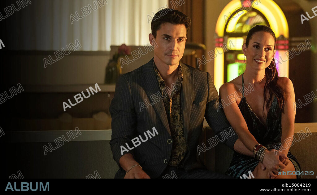 ALEX GONZALEZ y SILVIA ALONSO en LADRONES: LA TIARA DE SANTA AGUEDA, 2025, dirigida por ALEJANDRO BAZZANO y INMA TORRENTE. Copyright Plano a Plano.