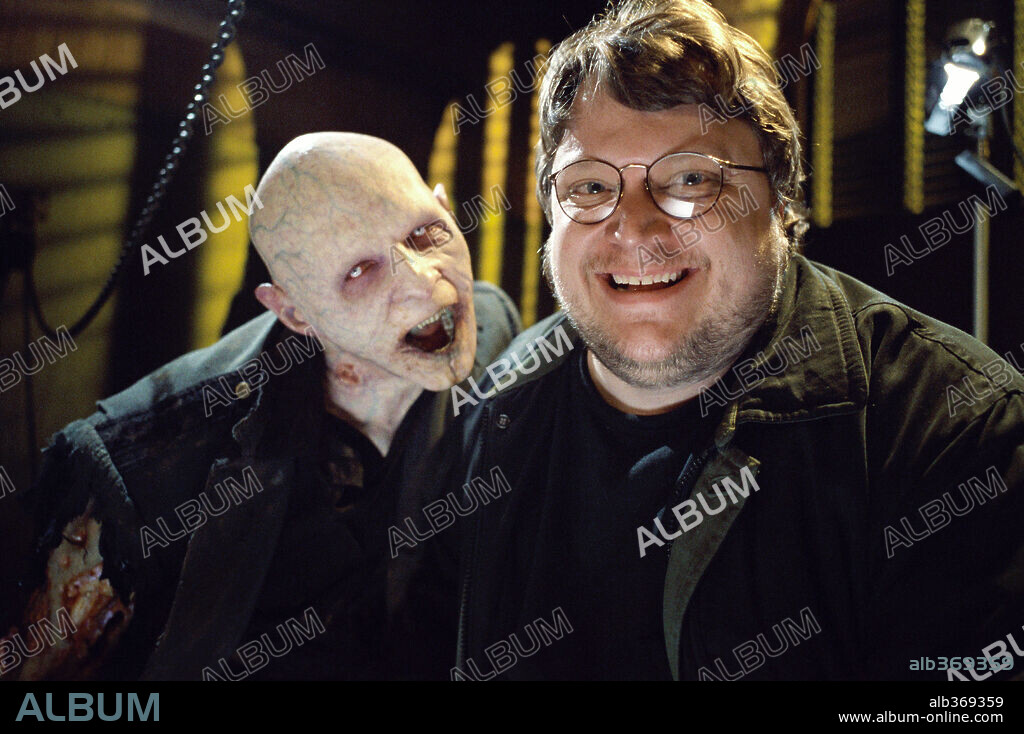 GUILLERMO DEL TORO and LUKE GOSS in BLADE II, 2002, directed by GUILLERMO DEL TORO. Copyright AMEN RA FILMS/JUSTIN PICTURES/NEW LINE CINEMA / TALAMON, BRUCE.