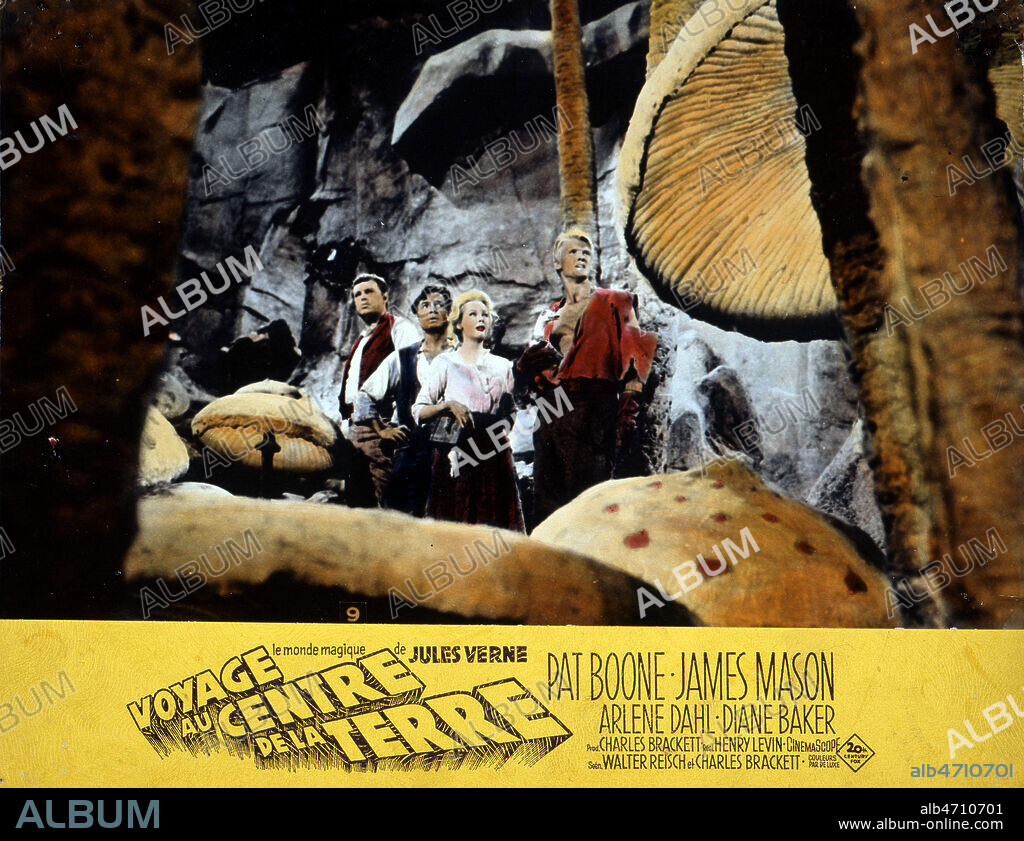 'Voyage au centre de la Terre'. Photographie d'exploitation pour le film d'Henry LEVIN (1909-1980) d'apres le roman de Jules VERNE (1828-1905) avec James MASON, Pat BOONE, Arlene DAHL. Credit : Collection particuliere/KHARBINE-TAPABOR.