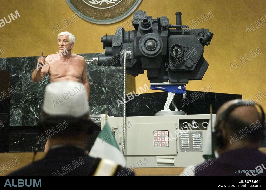 LESLIE NIELSEN in SCARY MOVIE 4, 2006, directed by DAVID ZUCKER. Copyright DIMENSION FILMS.