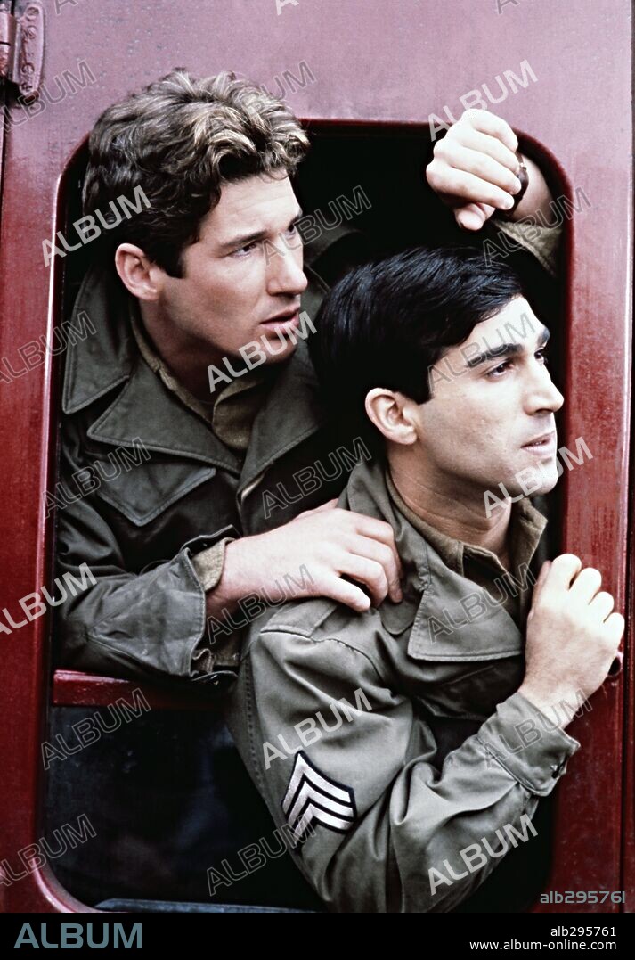 RICHARD GERE y WILLIAM DEVANE en YANQUIS, 1979 (YANKS), dirigida por JOHN SCHLESINGER. Copyright UNIVERSAL PICTURES.