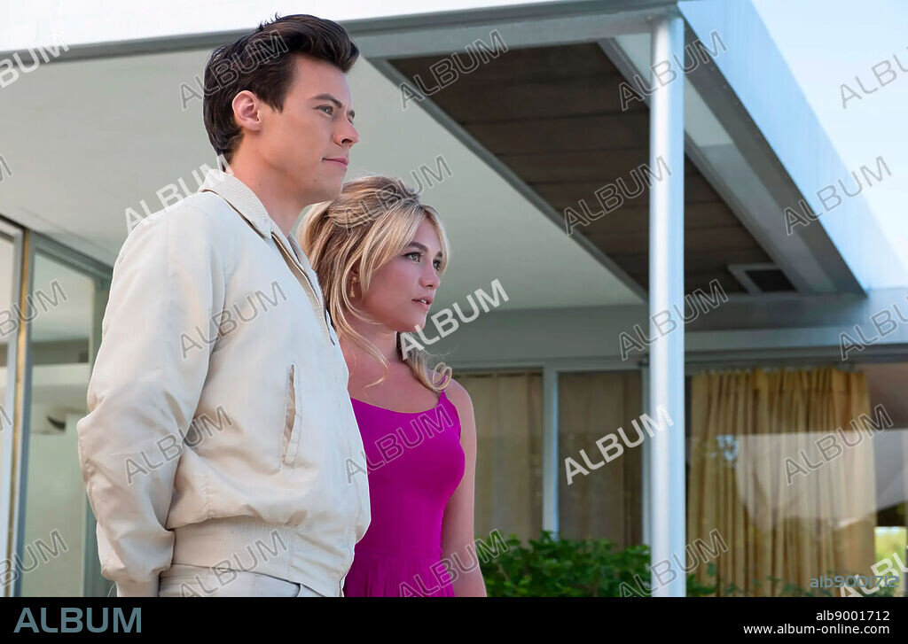 FLORENCE PUGH y HARRY STYLES en NO TE PREOCUPES QUERIDA, 2022 (DON'T WORRY DARLING), dirigida por OLIVIA WILDE. Copyright VERTIGO ENTERTAINMENT.