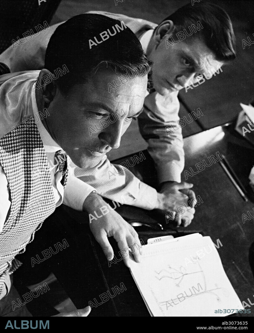 DICK YORK and GENE KELLY in INHERIT THE WIND, 1960, directed by STANLEY KRAMER. Copyright UNITED ARTISTS.