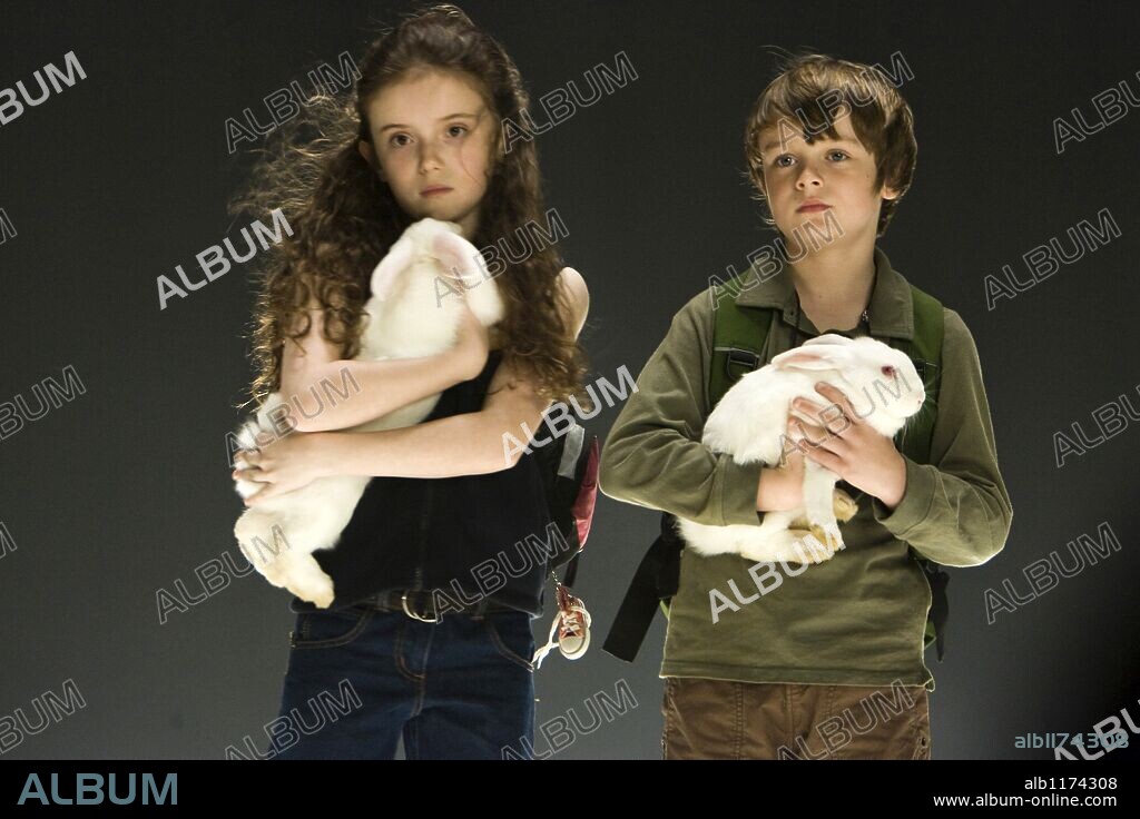 CHANDLER CANTERBURY and LARA ROBINSON in KNOWING, 2009, directed by ALEX PROYAS. Copyright Escape Artists/ Goldcrest Pictures/Summit entertainment/ / VALITUTTI, VINCE.