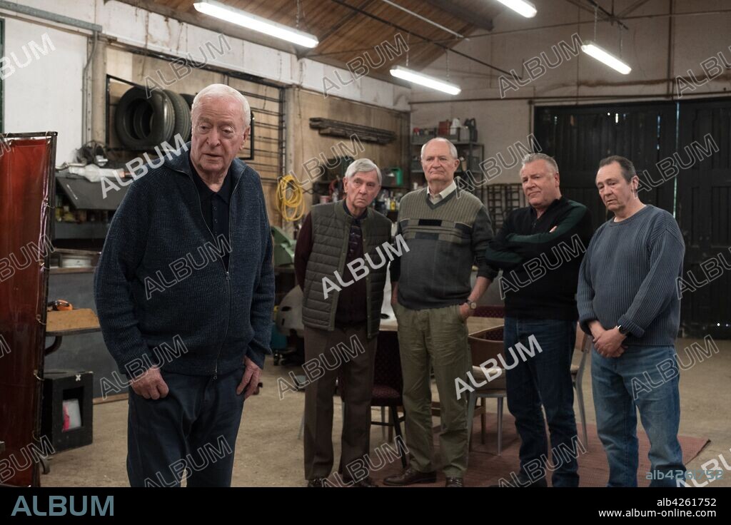 JIM BROADBENT, MICHAEL CAINE, PAUL WHITEHOUSE, RAY WINSTONE and TOM COURTENAY in KING OF THIEVES, 2018, directed by JAMES MARSH. Copyright Working Title Films.