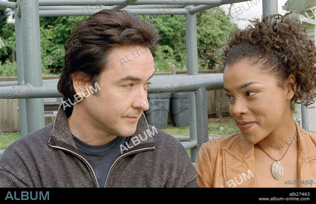 JOHN CUSACK y SOPHIE OKONEDO en EL NIÑO DE MARTE, 2007 (MARTIAN CHILD), dirigida por MENNO MEYJES. Copyright NEW LINE CINEMA.
