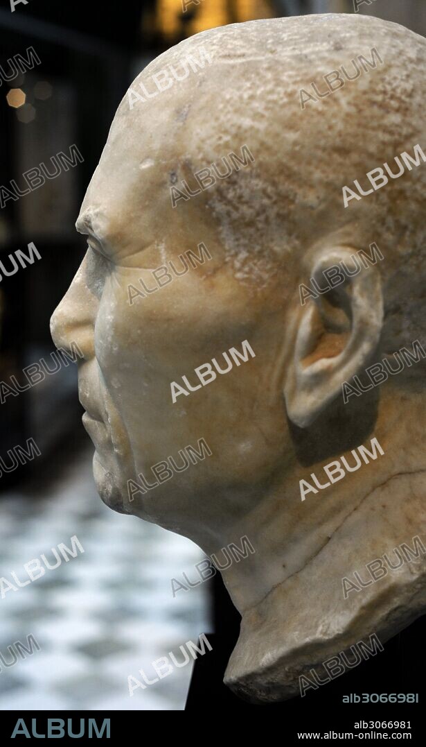 Busto romano de un hombre mayor. Probablemente formaba parte de una escultura. Hacia 40 a. C. Mármol. Hallado en Montopoli in Sabina, alrededores de Roma. Museo del Mediterráneo y Antigüedades del Oriente Próximo (Museum of Mediterranean and Near Eastern Antiquities). Estocolmo. Suecia.