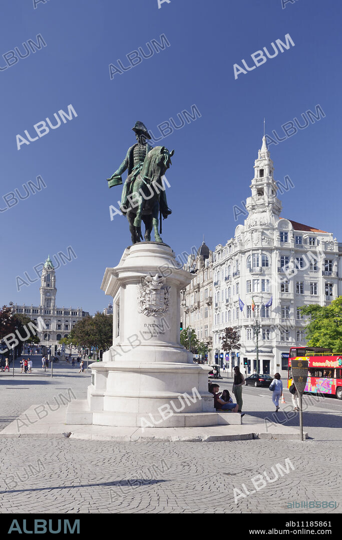 Dom Pedro IV Monument, Praca da Liberdade, Avenida dos Aliados, Porto (Oporto), Portugal, Europe.