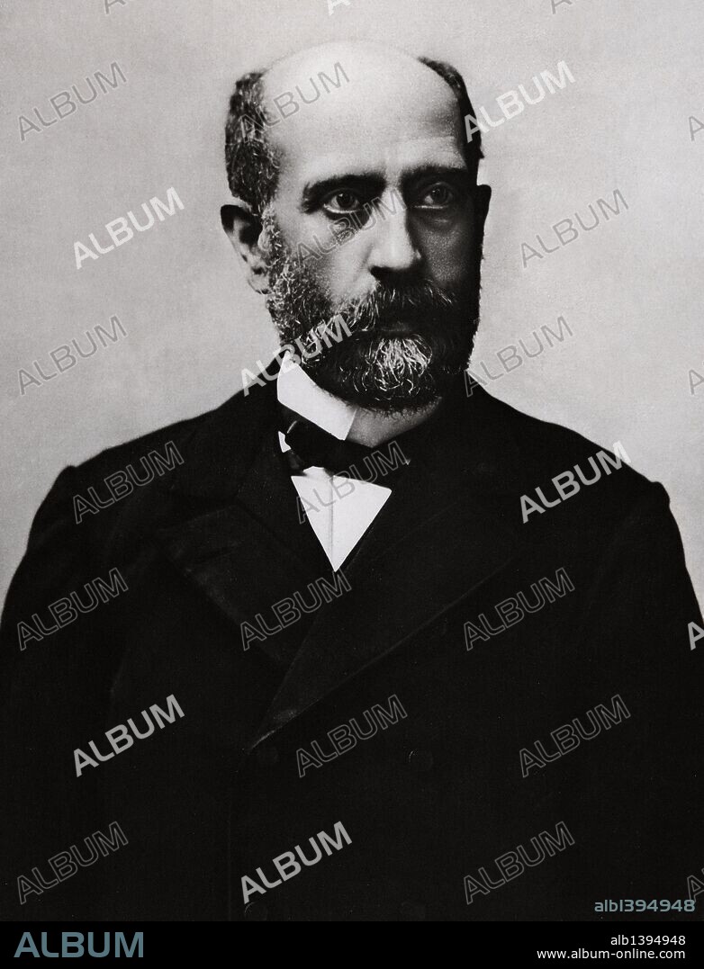 Salmerón y Alonso, Nicolás (Alhama la Seca, Almería, 1838-Pau, Francia, 1908). Político y filósofo español, fue Presidente del Poder Ejecutivo de la Primera República Española durante mes y medio en 1873. Dimitió por negarse a firmar una pena de muerte.