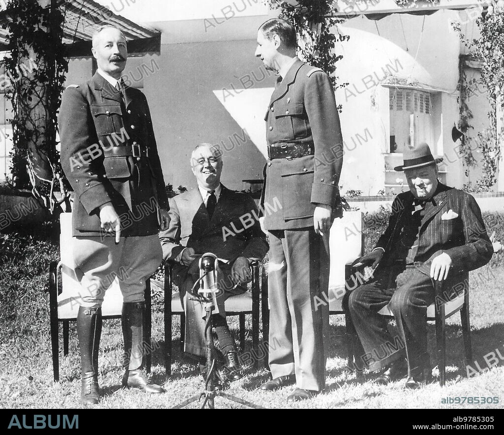 Conferencia de Casablanca Celebrada entre el 14 y el 24 de enero de 1943. De izquierda A Derecha: Giraud, Roosevelt, de Gaulle, Churchill.