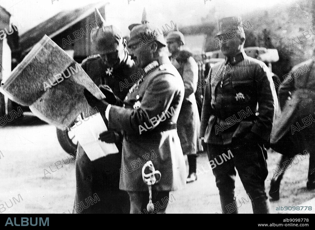 WW1/ Rumanian - Romanian - front. Generals von Falkenhayn (left, 9th army) and von Delmensingen (right, Prusso-Bavarian Alpine Corps) at the Battle Headquarters of the 9th Army).