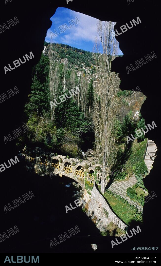 Pobla del Llillet, modernist  "Artigas" gardens (designed by architect Antoni Gaudí); bridge over the Llobregat river.