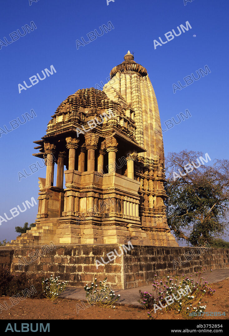 Chaturbhuj Temple at Khajuraho, built in 1090AD and part of the Southern group of temples, UNESCO World Heritage Site, Khajuraho, Madhya Pradesh, India, Asia.